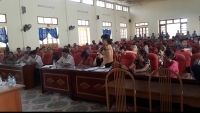 hieu truong tieu hoc dang cuong bi tam dinh chi cong tac