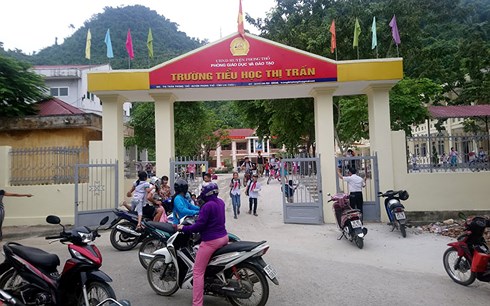 nguoi dan lai chau keu troi vi nhung khoan thu dau nam hoc