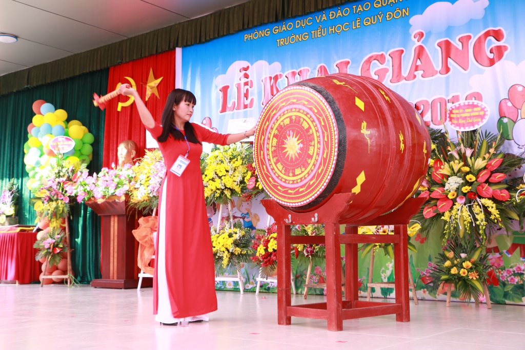 co giao day tre lop 1 mong cac em tu tin hon phu huynh tin tuong va dong hanh voi nha truong