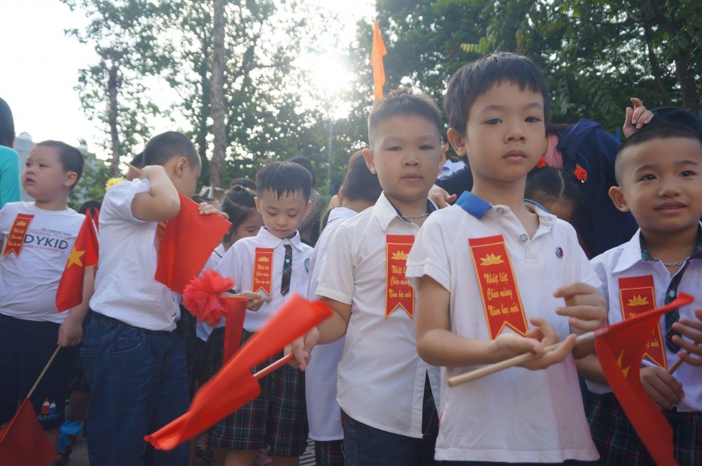 co giao day tre lop 1 mong cac em tu tin hon phu huynh tin tuong va dong hanh voi nha truong
