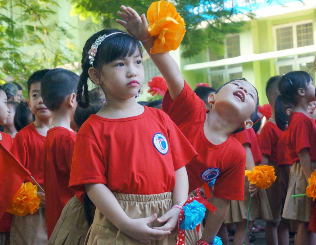 co giao day tre lop 1 mong cac em tu tin hon phu huynh tin tuong va dong hanh voi nha truong