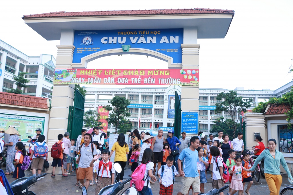 truong tieu hoc chu van an cho tre hoc goi nhau 1 buoingay co lam kho phu huynh