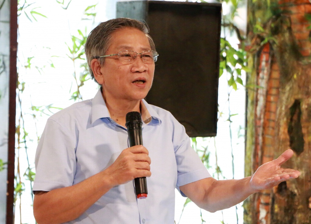 1 chuong trinh nhieu bo sgk giup huy dong duoc nguoi gioi cho phat trien giao duc