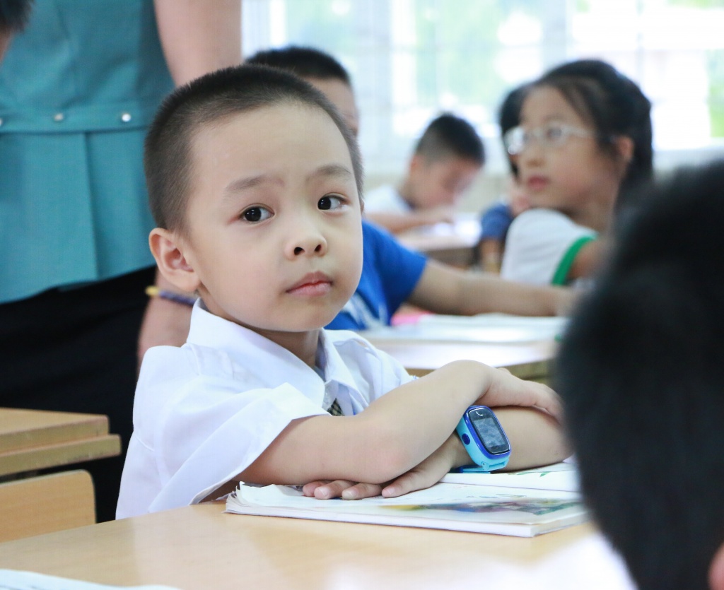 truong tieu hoc chu van an ly giai viec dua tieng anh lien ket vao lich hoc cua tre
