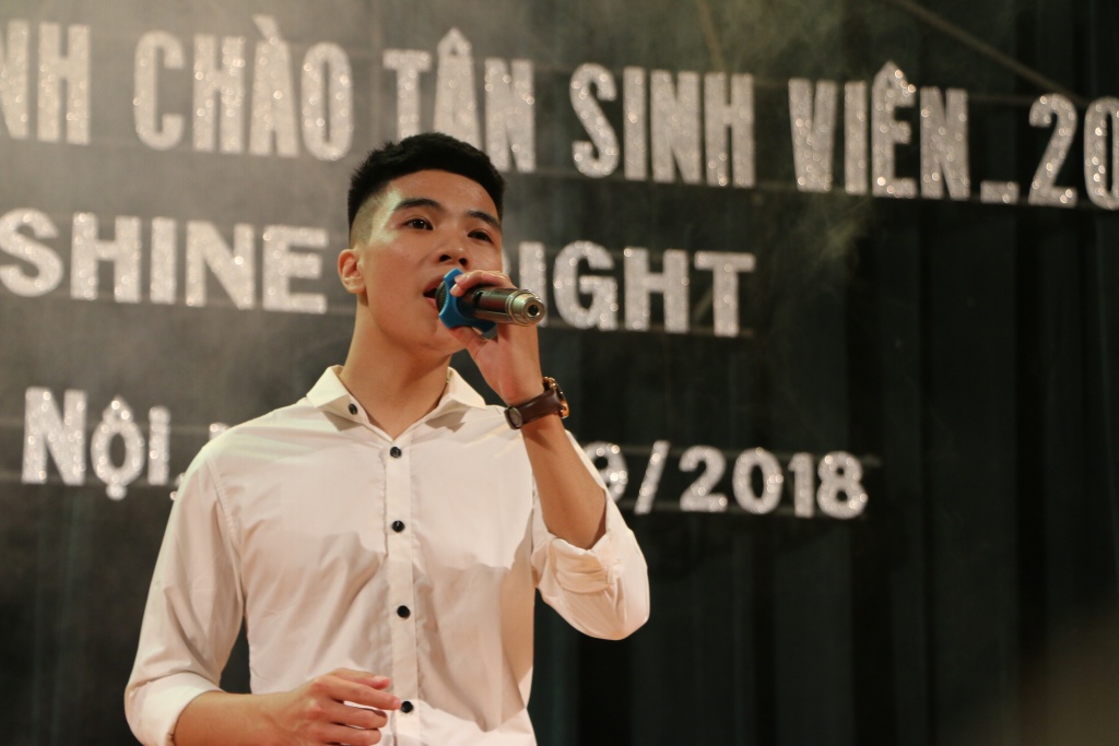 'Ngây ngất' với giọng ca Bolero trong lễ chào tân sinh viên Khoa Luật Kinh tế - HV Ngân hàng ngay ngat voi giong ca bolero trong le chao tan sinh vien khoa luat kinh te hv ngan hang