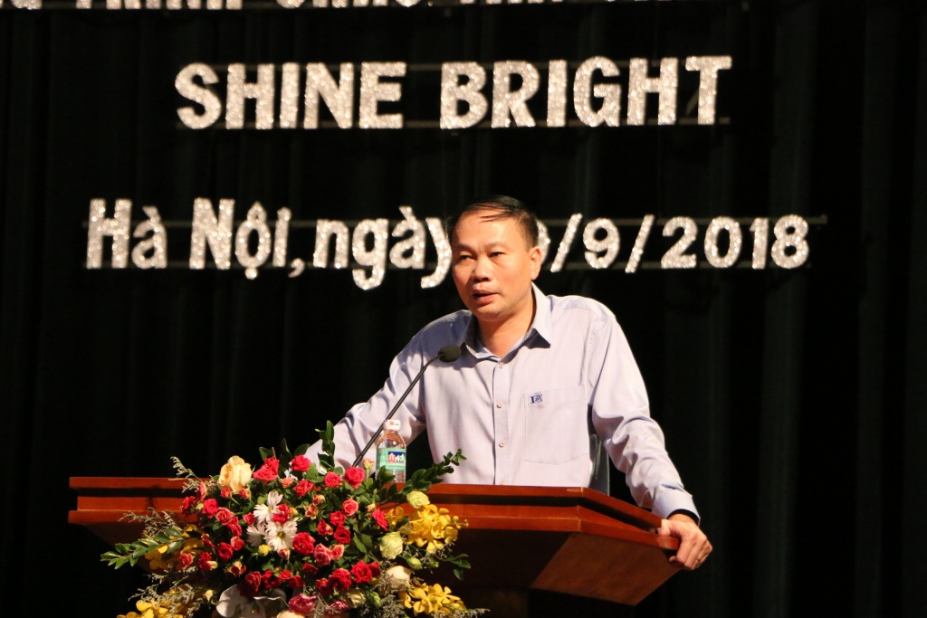 'Ngây ngất' với giọng ca Bolero trong lễ chào tân sinh viên Khoa Luật Kinh tế - HV Ngân hàng ngay ngat voi giong ca bolero trong le chao tan sinh vien khoa luat kinh te hv ngan hang