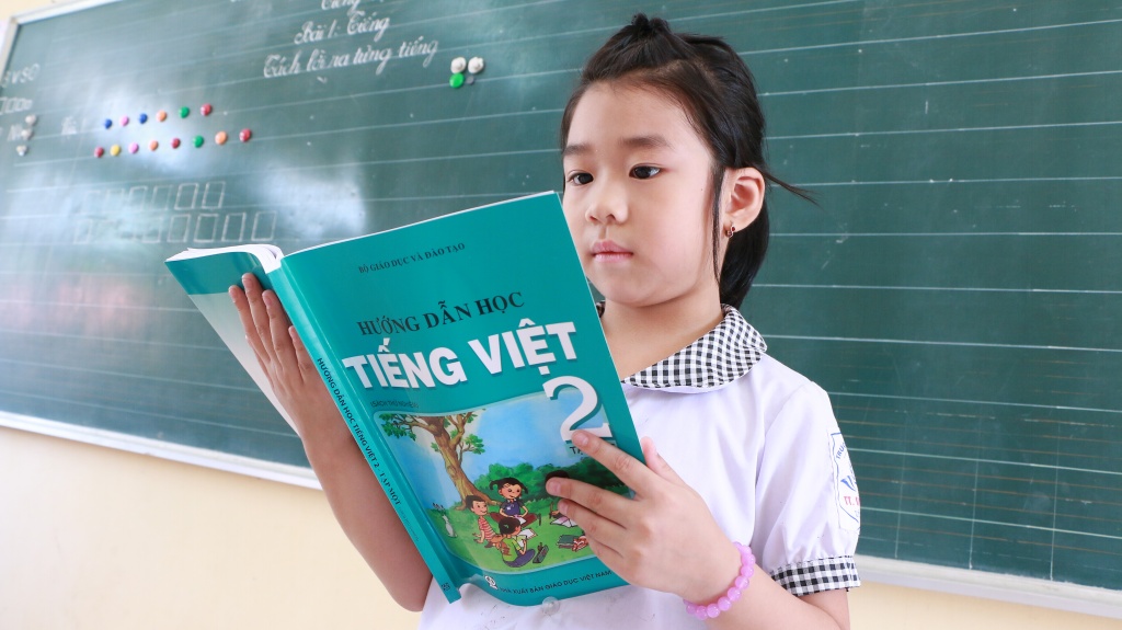 bo gddt len tieng ve viec in ca bai tap vao sach giao khoa cua hoc sinh gay lang phi