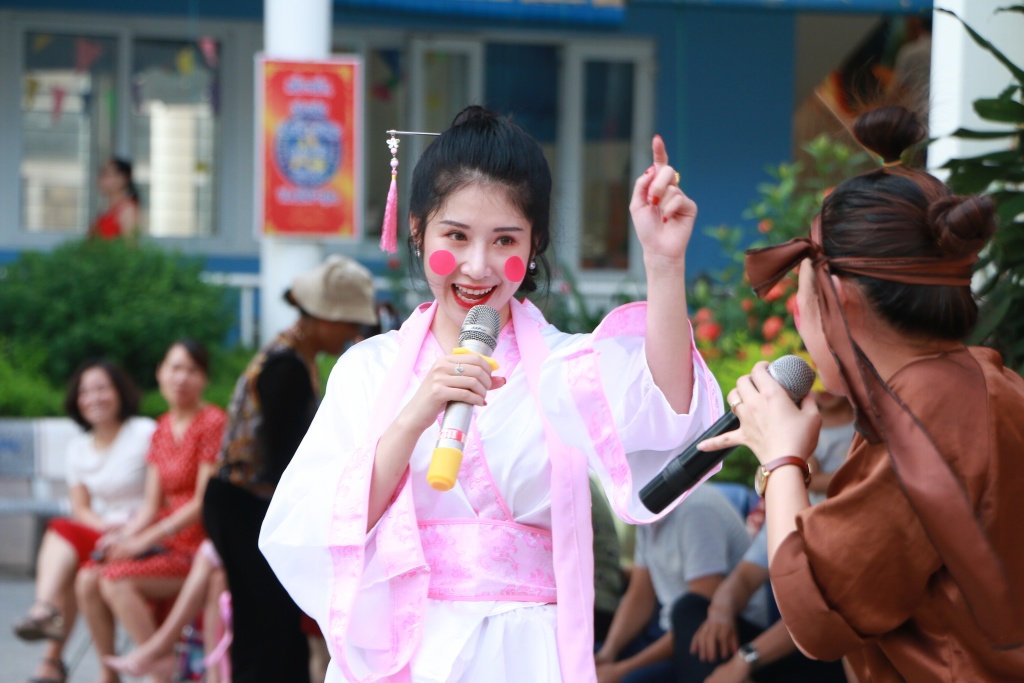 Cô giáo hóa thân làm chị Hằng - chú Cuội 'siêu quậy', trẻ tự tay làm bánh đón Trung thu co giao hoa than lam chi hang chu cuoi sieu quay tre tu tay lam banh don trung thu