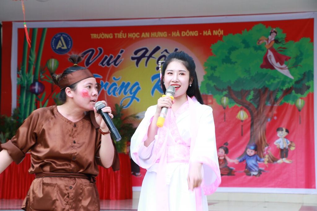 Cô giáo hóa thân làm chị Hằng - chú Cuội 'siêu quậy', trẻ tự tay làm bánh đón Trung thu co giao hoa than lam chi hang chu cuoi sieu quay tre tu tay lam banh don trung thu