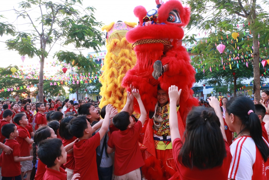 co giao hoa than lam chi hang chu cuoi sieu quay tre tu tay lam banh don trung thu