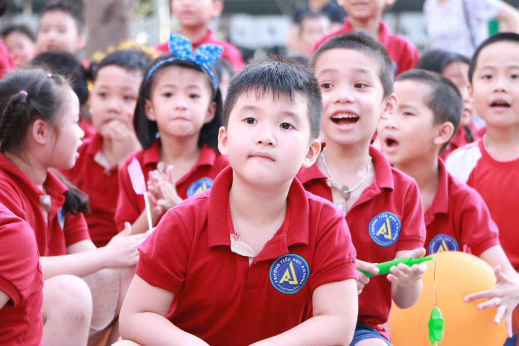 Cô giáo hóa thân làm chị Hằng - chú Cuội 'siêu quậy', trẻ tự tay làm bánh đón Trung thu co giao hoa than lam chi hang chu cuoi sieu quay tre tu tay lam banh don trung thu