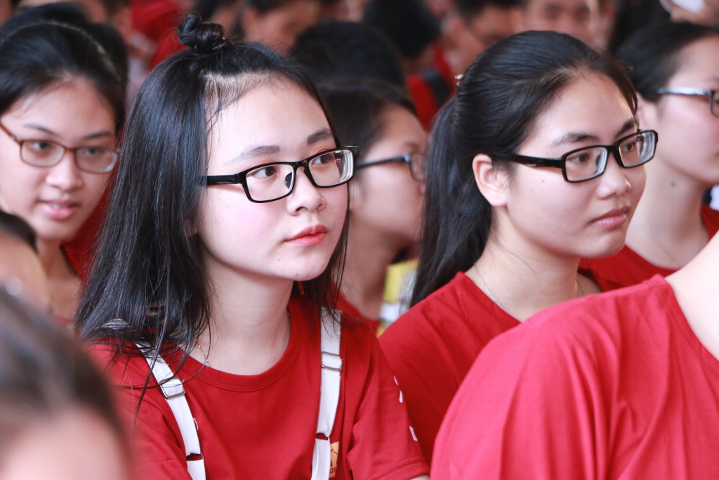 nu sinh vien hoc nganh ngon ngu anh ma khong hoc nganh y vi bo me so con muon lay chong