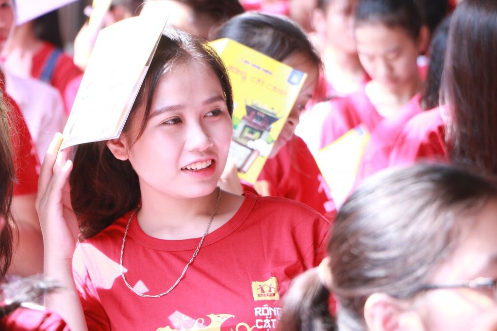 nu sinh vien hoc nganh ngon ngu anh ma khong hoc nganh y vi bo me so con muon lay chong