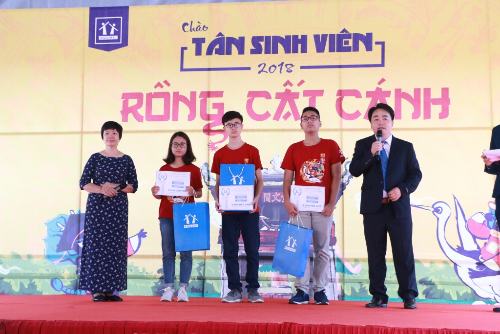 nu sinh vien hoc nganh ngon ngu anh ma khong hoc nganh y vi bo me so con muon lay chong