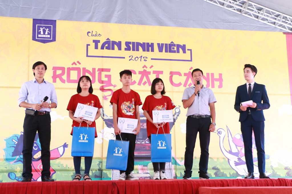 nu sinh vien hoc nganh ngon ngu anh ma khong hoc nganh y vi bo me so con muon lay chong