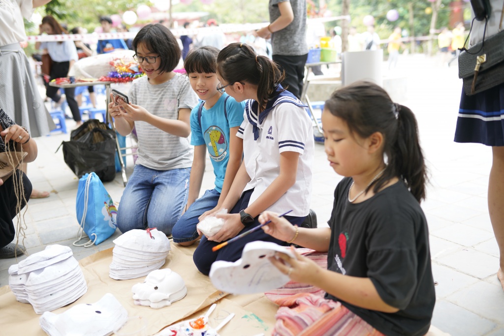 Học trò Trường Lương Thế Vinh tự làm và bán bánh trung thu để góp vào quỹ vì trẻ em vùng cao hoc tro truong luong tu lam va ban banh trung thu de gop vao quy vi tre em vung cao