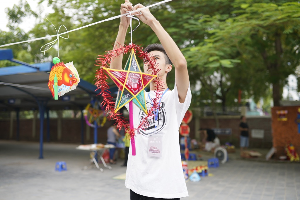 Học trò Trường Lương Thế Vinh tự làm và bán bánh trung thu để góp vào quỹ vì trẻ em vùng cao hoc tro truong luong tu lam va ban banh trung thu de gop vao quy vi tre em vung cao