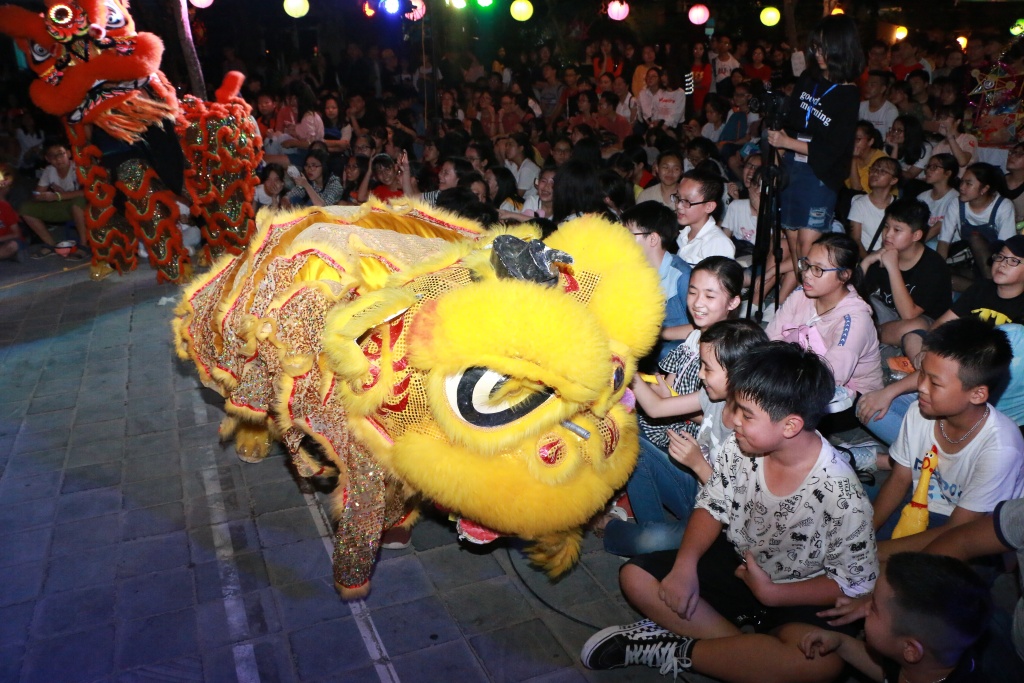 Học trò Trường Lương Thế Vinh tự làm và bán bánh trung thu để góp vào quỹ vì trẻ em vùng cao hoc tro truong luong tu lam va ban banh trung thu de gop vao quy vi tre em vung cao