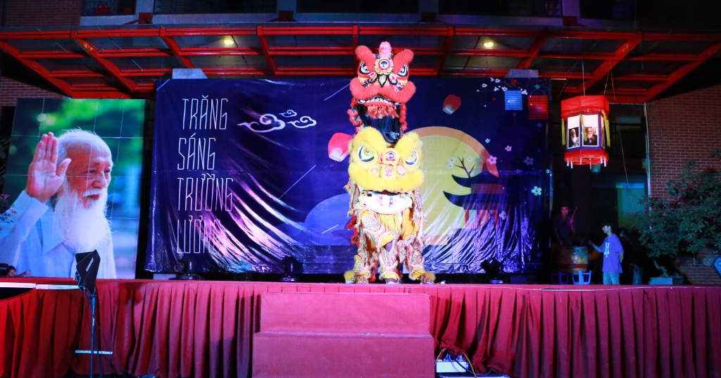 Học trò Trường Lương Thế Vinh tự làm và bán bánh trung thu để góp vào quỹ vì trẻ em vùng cao hoc tro truong luong tu lam va ban banh trung thu de gop vao quy vi tre em vung cao
