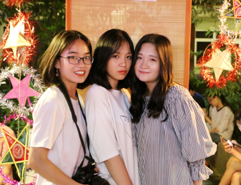 Học trò Trường Lương Thế Vinh tự làm và bán bánh trung thu để góp vào quỹ vì trẻ em vùng cao hoc tro truong luong tu lam va ban banh trung thu de gop vao quy vi tre em vung cao