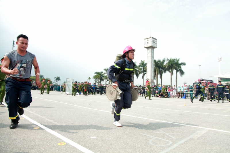 cap mu cuu hoa co vat va tam su cua nguoi linh pccc 5547