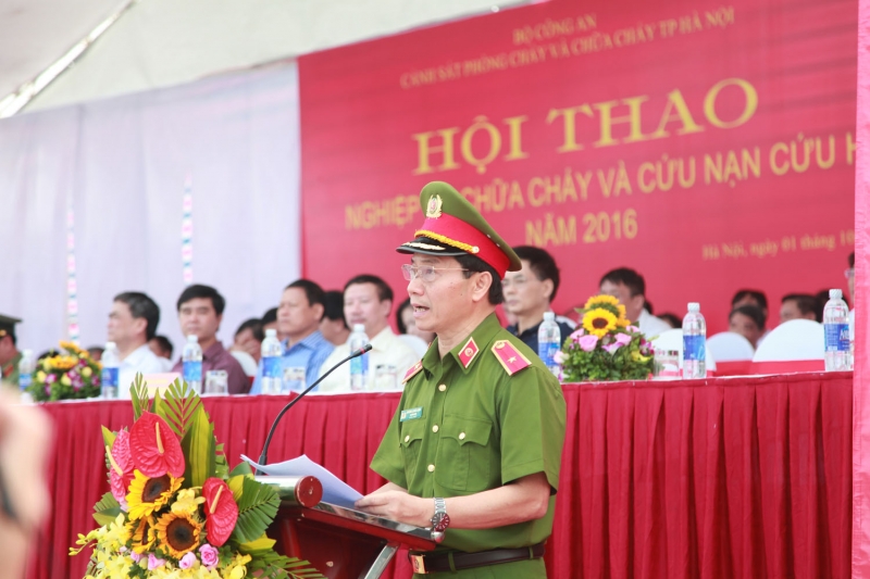 Xem các chiến sĩ cảnh sát Thủ đô tranh tài chữa cháy và cứu nạn, cứu hộ nhung hinh anh an tuong tai hoi thao nghiep vu chua chay va cuu nan cuu ho nam 2016