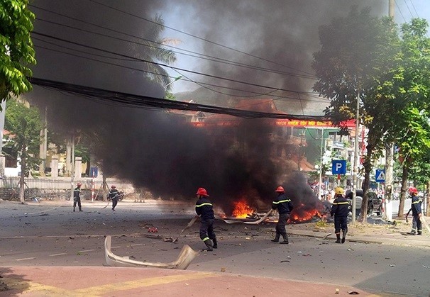 nhan chung ke lai phut xe taxi no nhu bom