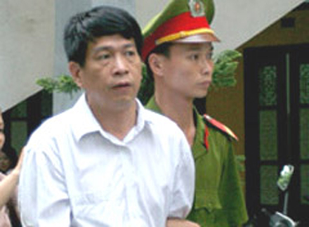 tam dinh chi thi hanh an cuu tong giam doc pmu 18 bui tien dung