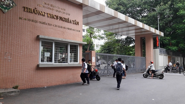 ha noi mot hoc sinh lop 7 bi bong nang do nghich chai dung con o truong