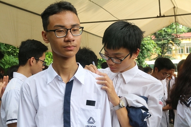 hoc sinh luong the vinh viet loi chia tay trong le tang thay van nhu cuong