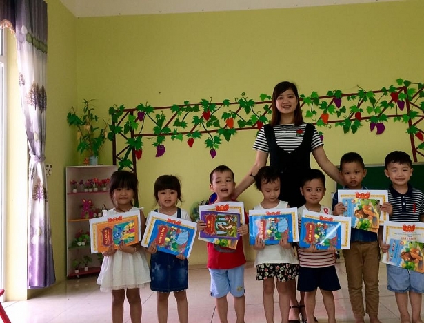 co giao mam non 8x xinh dep phai truc dien thoai toi 10h toi la binh thuong