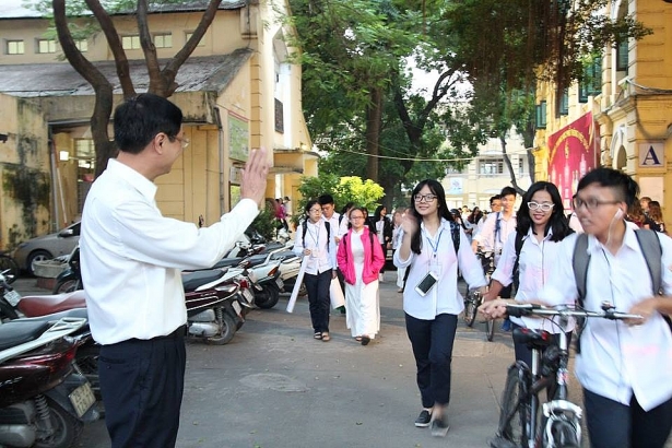 hieu truong chao don hoc sinh neu lan toa duoc tinh than do ra ca tap the se tot hon
