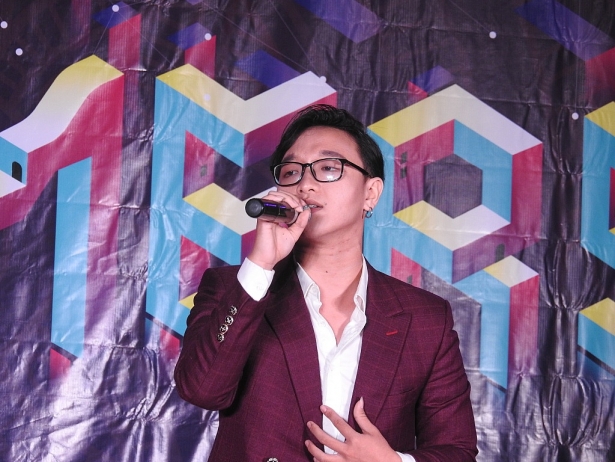 dem gala that bat ngo chao tan sv dai hoc kien truc cung truc nhan va hoang dung