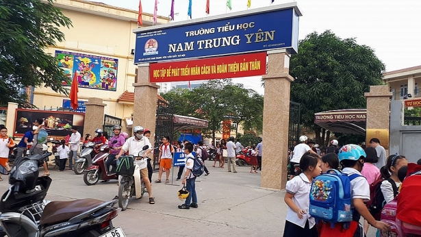 truong th nam trung yen bi to cho tre an ban tru ngheo nan