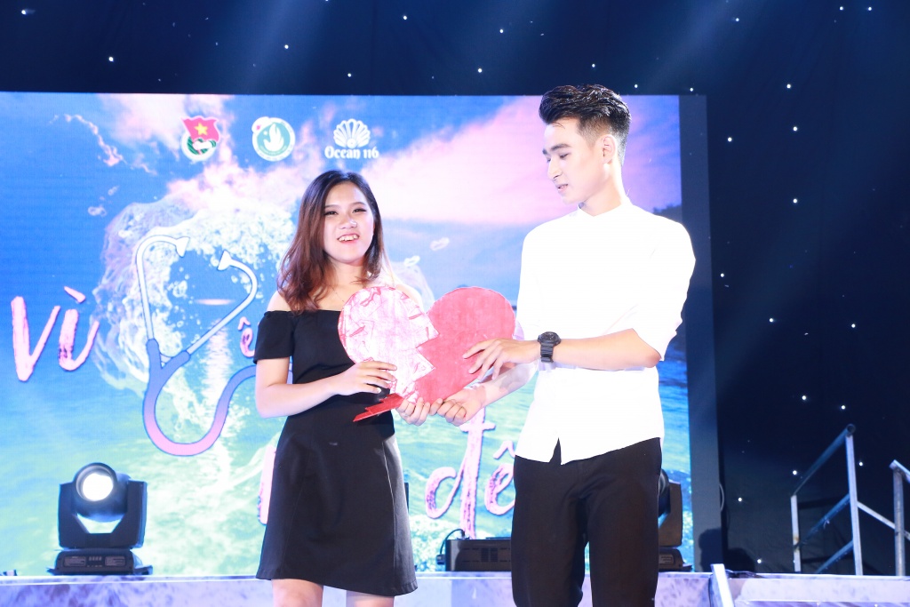 dem hoi chao tan sinh vien dh y ha noi day sang tao voi phien ban vi y ma den