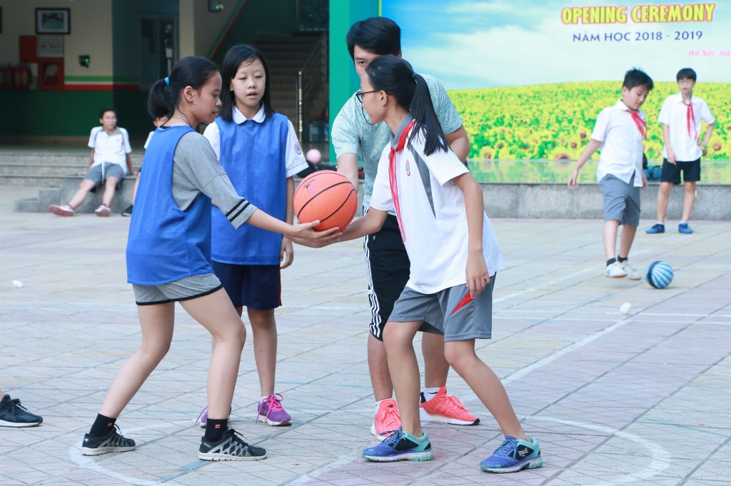 Không hiểu từ bao giờ giáo viên sợ phụ huynh như vậy? thay khong duoc danh tro du chi veo tai la phan giao duc giao vien so phu huynh se tao ra nhung hoc tro hu hong