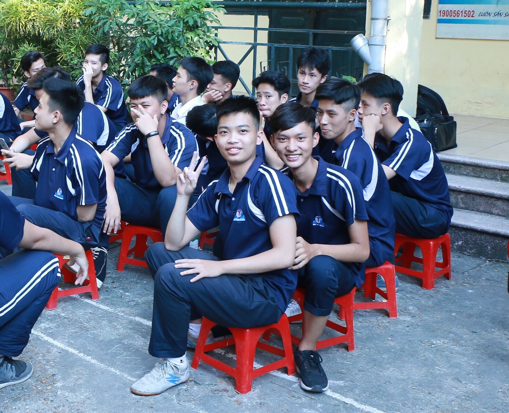 truong hoc phai giu duoc cai uy khong nen cu phu huynh phan anh la duoi giao vien hoc sinh thich lam gi thi lam