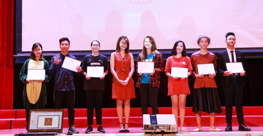 Á quân The Voice hát cùng tân sinh viên ĐH Kinh tế trong Gala 'Thiên hà đại chiến' a quan the voice 2015 hat cung tan sinh vien dh kinh te trong gala thien ha dai chien