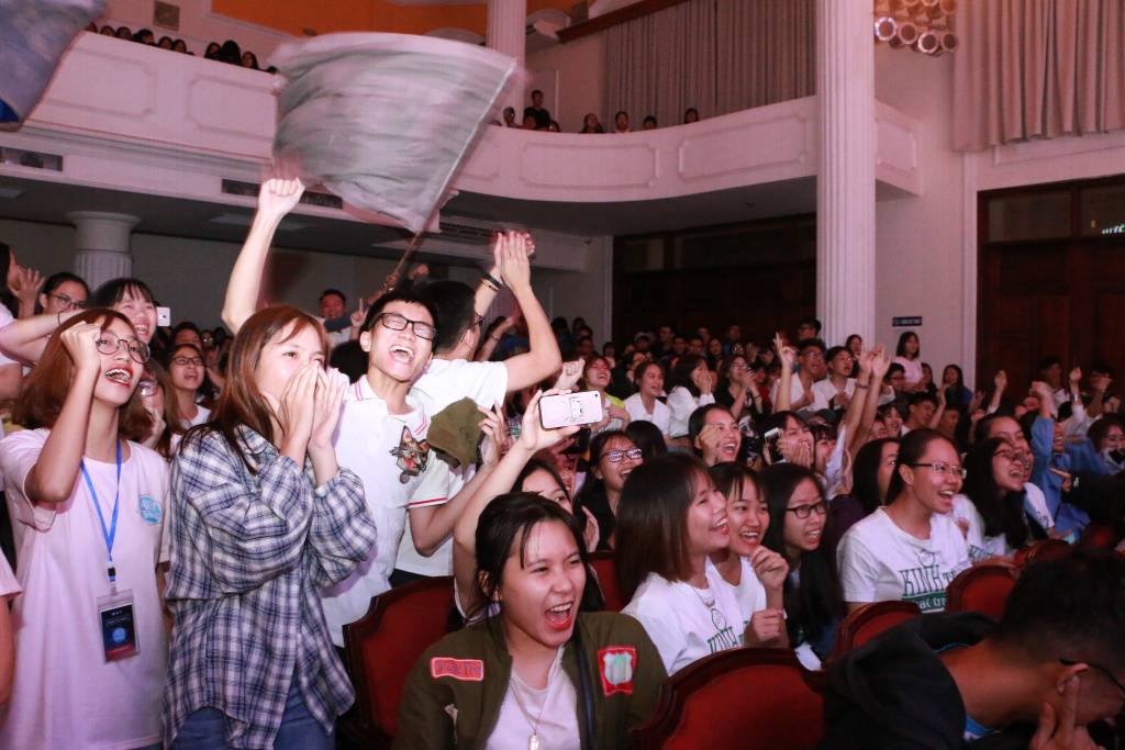 Á quân The Voice hát cùng tân sinh viên ĐH Kinh tế trong Gala 'Thiên hà đại chiến' a quan the voice 2015 hat cung tan sinh vien dh kinh te trong gala thien ha dai chien