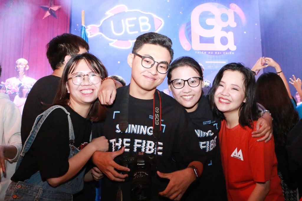 Á quân The Voice hát cùng tân sinh viên ĐH Kinh tế trong Gala 'Thiên hà đại chiến' a quan the voice 2015 hat cung tan sinh vien dh kinh te trong gala thien ha dai chien