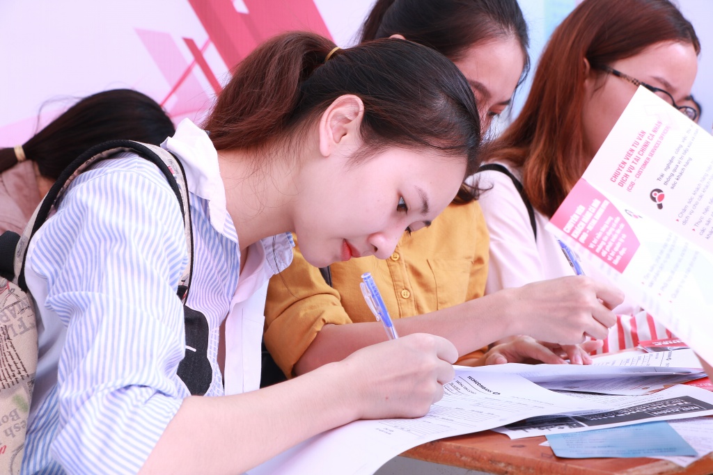 hang nghin sinh vien hv tai chinh tham gia phong van truc tiep tai ngay hoi tuyen dung 2018