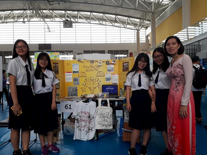 'Dùng tiếng Việt có quá xì tin?' dung tieng viet co qua xi tin