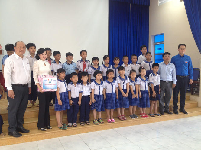 tri an nhung thay co het long vi tre khuyet tat