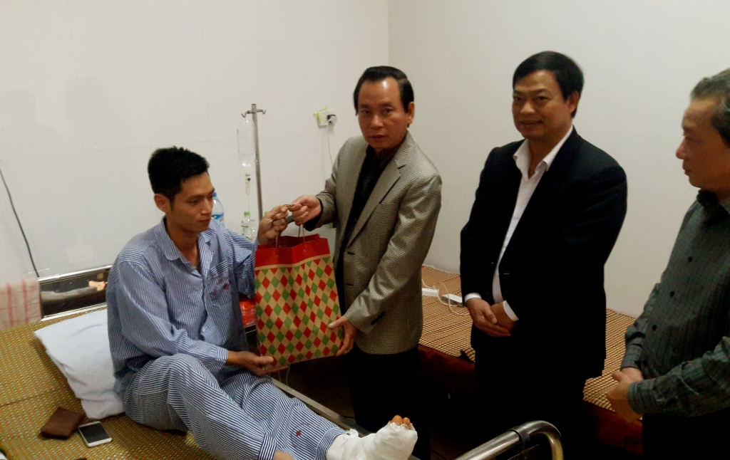 chien si bi thuong khi dap lua chuyen binh thuong doi voi nguoi linh