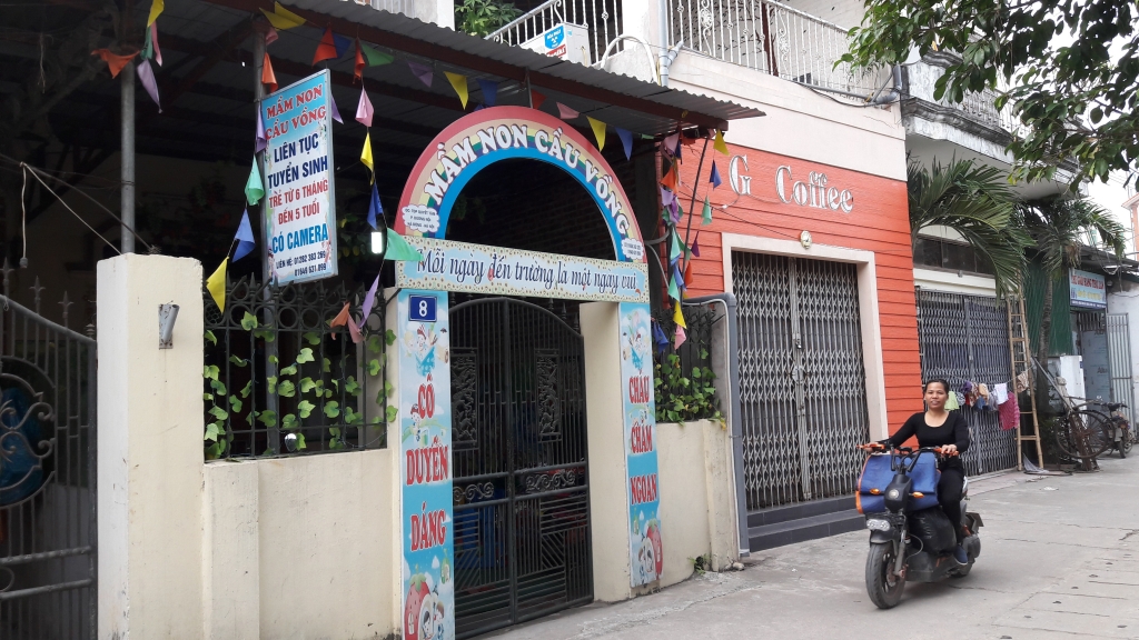 cham dut hop dong giao vien vat ngua dau tre de do sua da vao nguoi khi tre dang ngu