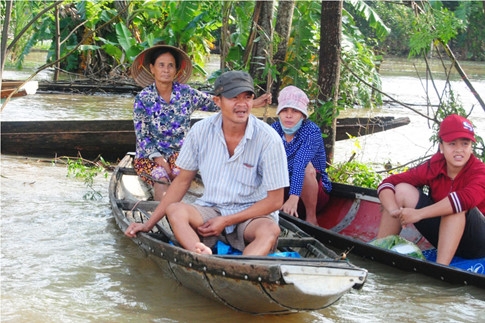 hang tram nguoi that long ngong tin nu sinh mat tich khi vuot lu den truong