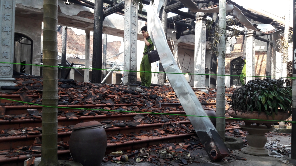 hien truong vu chay chua tinh lau