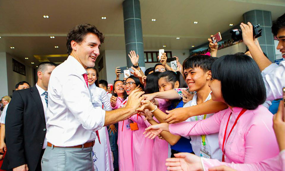 thu tuong canada tung mo tro thanh giao vien