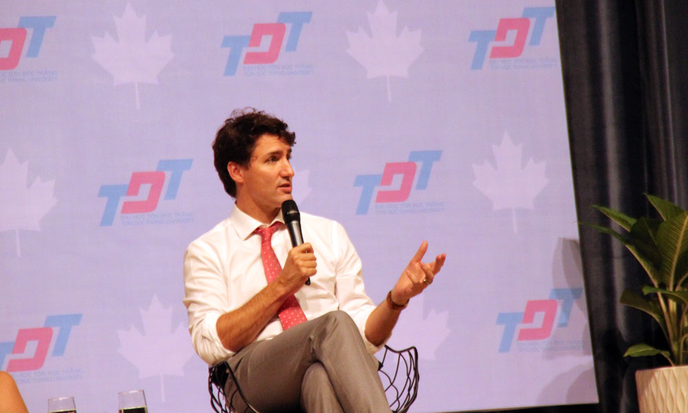 thu tuong canada tung mo tro thanh giao vien