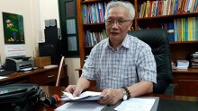'Sao không dùng 12.000 tỉ đồng để tăng lương cho GV thay vì đào tạo thêm 9.000 tiến sĩ?'